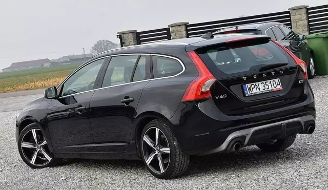 VOLVO V60 