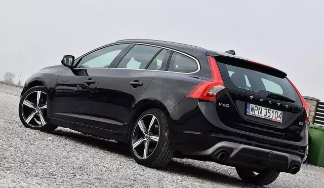 VOLVO V60 