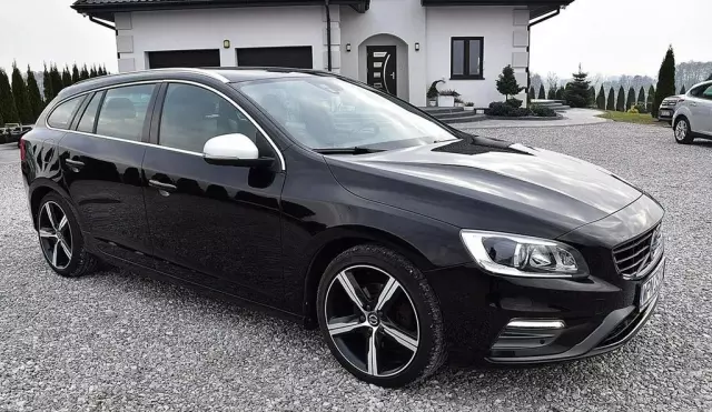 VOLVO V60 