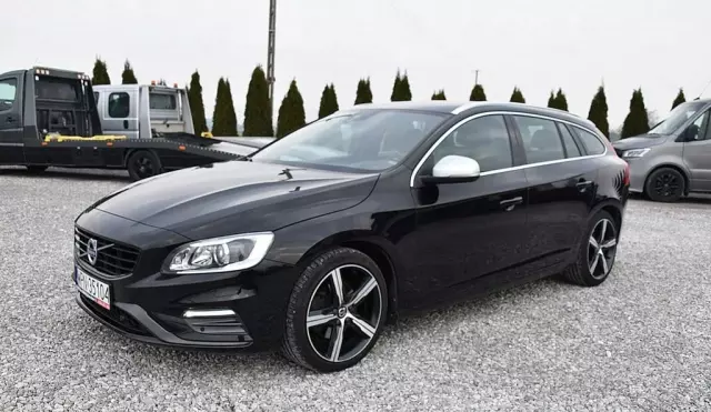 VOLVO V60 