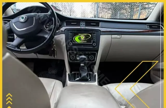 SKODA Superb 