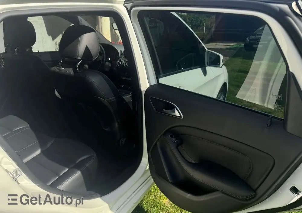 MERCEDES-BENZ Klasa B 250 4Matic 7G-DCT UrbanStyle Edition