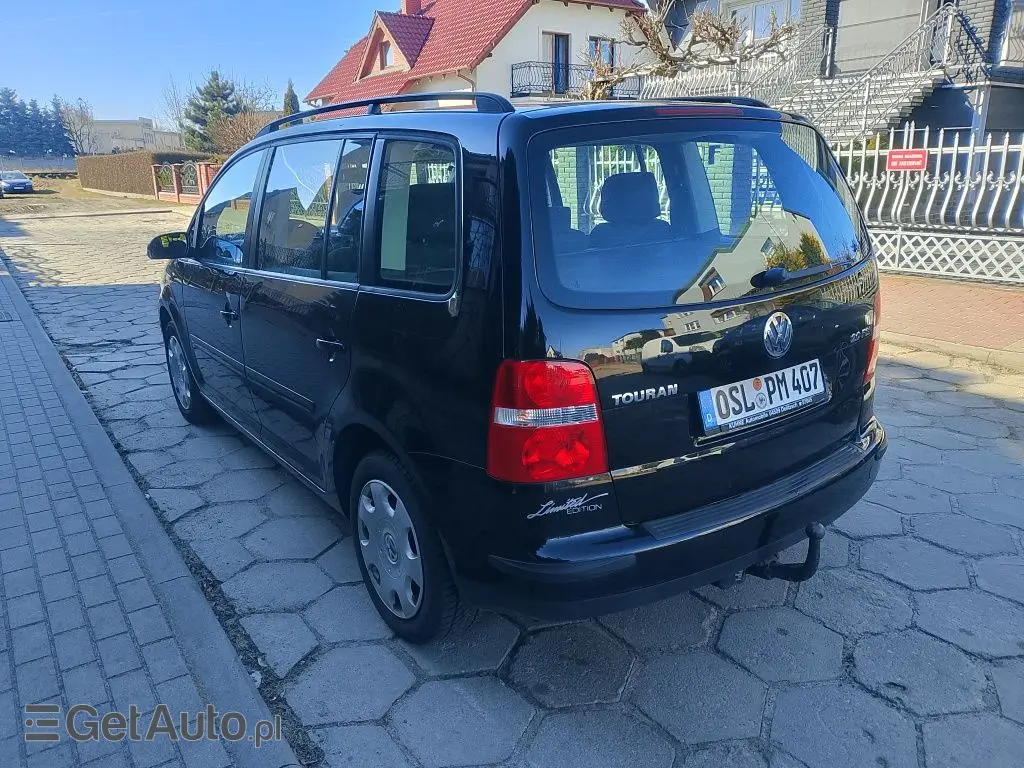 VOLKSWAGEN Touran 