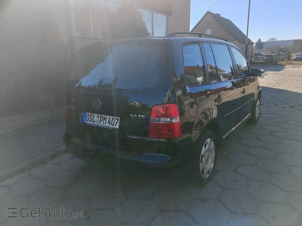VOLKSWAGEN Touran 