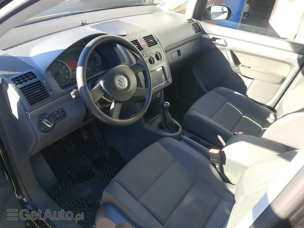 VOLKSWAGEN Touran 