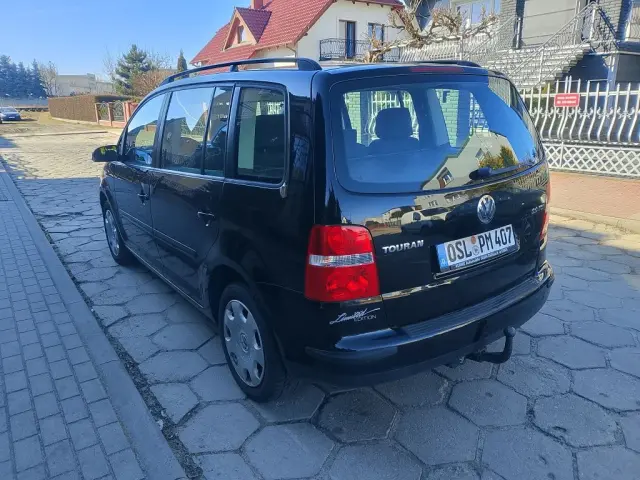 VOLKSWAGEN Touran 