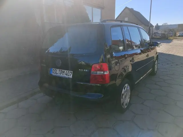 VOLKSWAGEN Touran 