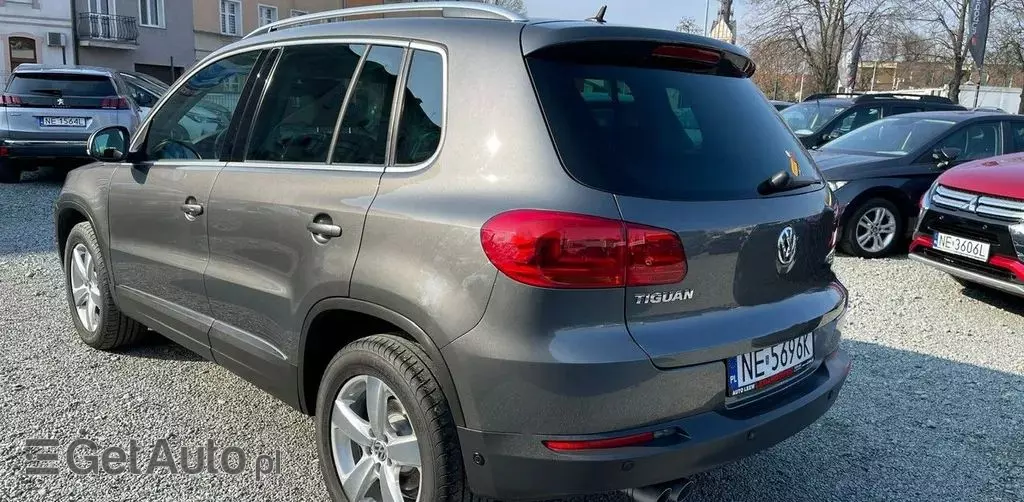VOLKSWAGEN Tiguan 