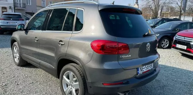 VOLKSWAGEN Tiguan 
