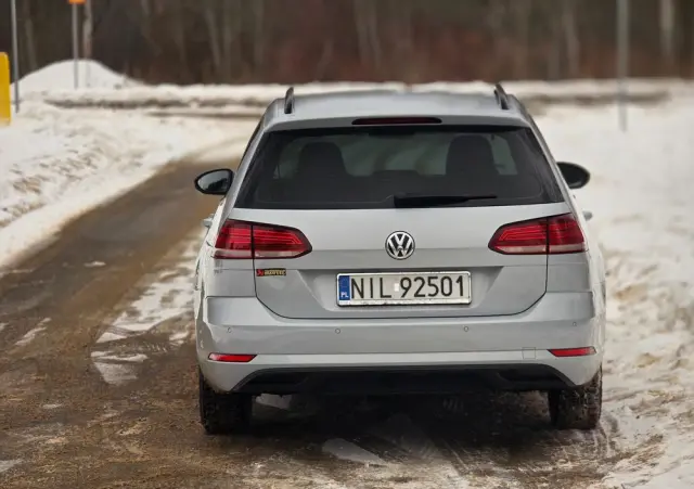 VOLKSWAGEN Golf 1.6 TDI Comfortline