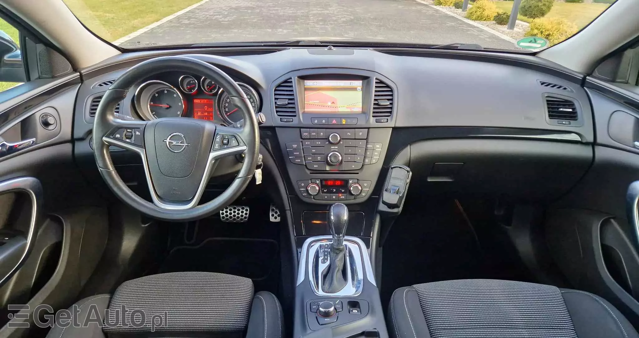 OPEL Insignia 2.0 CDTI Sports Tourer 4x4 Automatik Design Edition