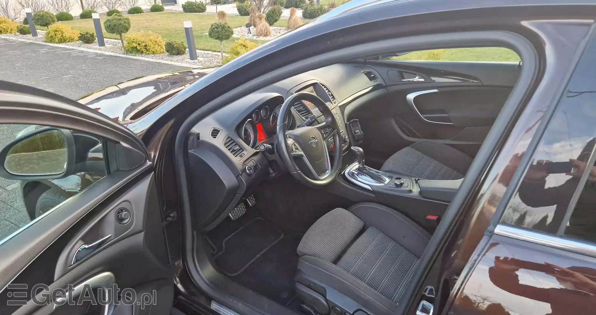 OPEL Insignia 2.0 CDTI Sports Tourer 4x4 Automatik Design Edition