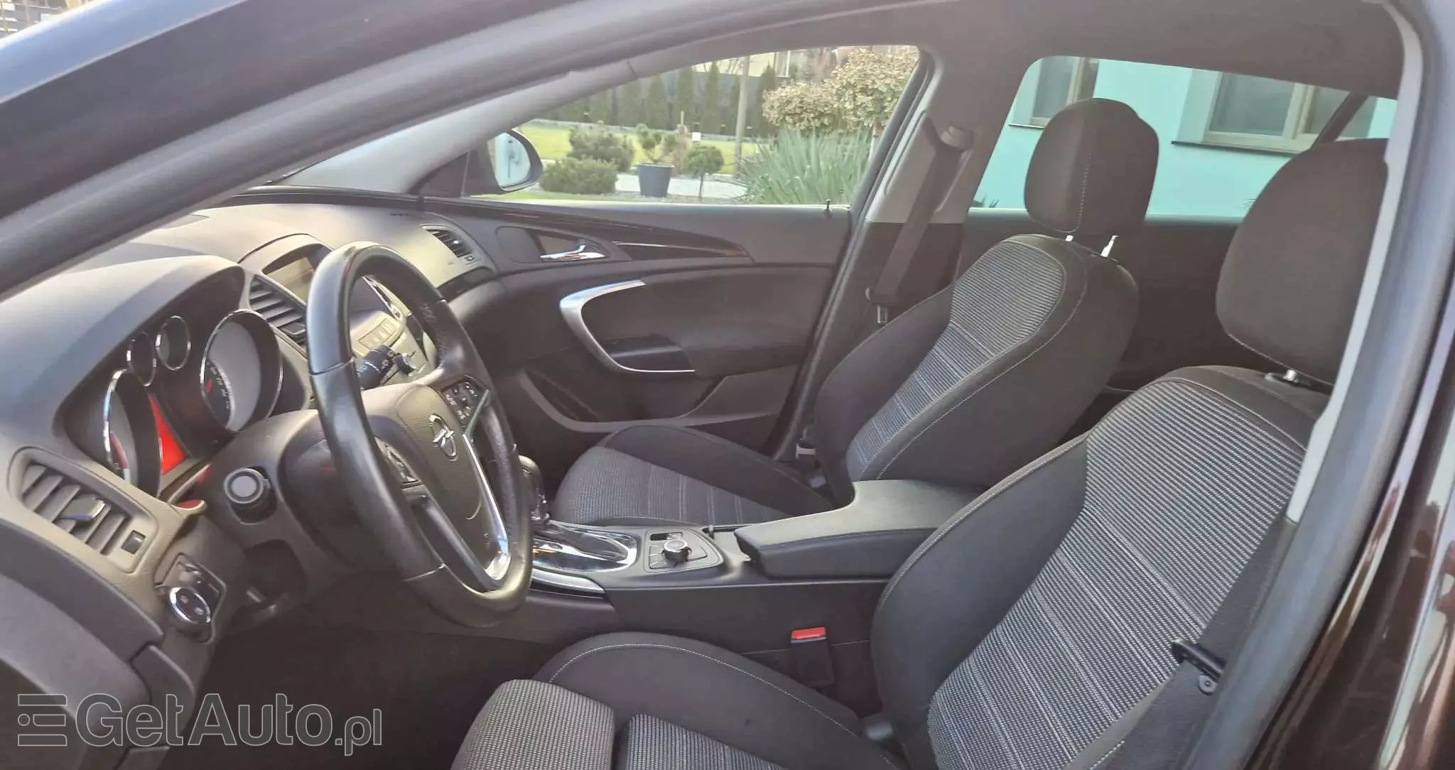 OPEL Insignia 2.0 CDTI Sports Tourer 4x4 Automatik Design Edition