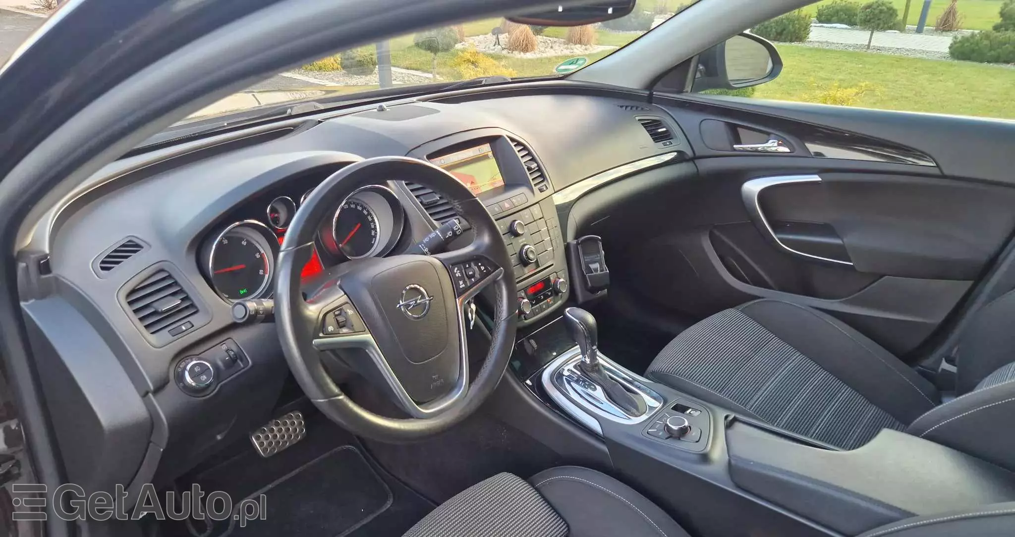 OPEL Insignia 2.0 CDTI Sports Tourer 4x4 Automatik Design Edition