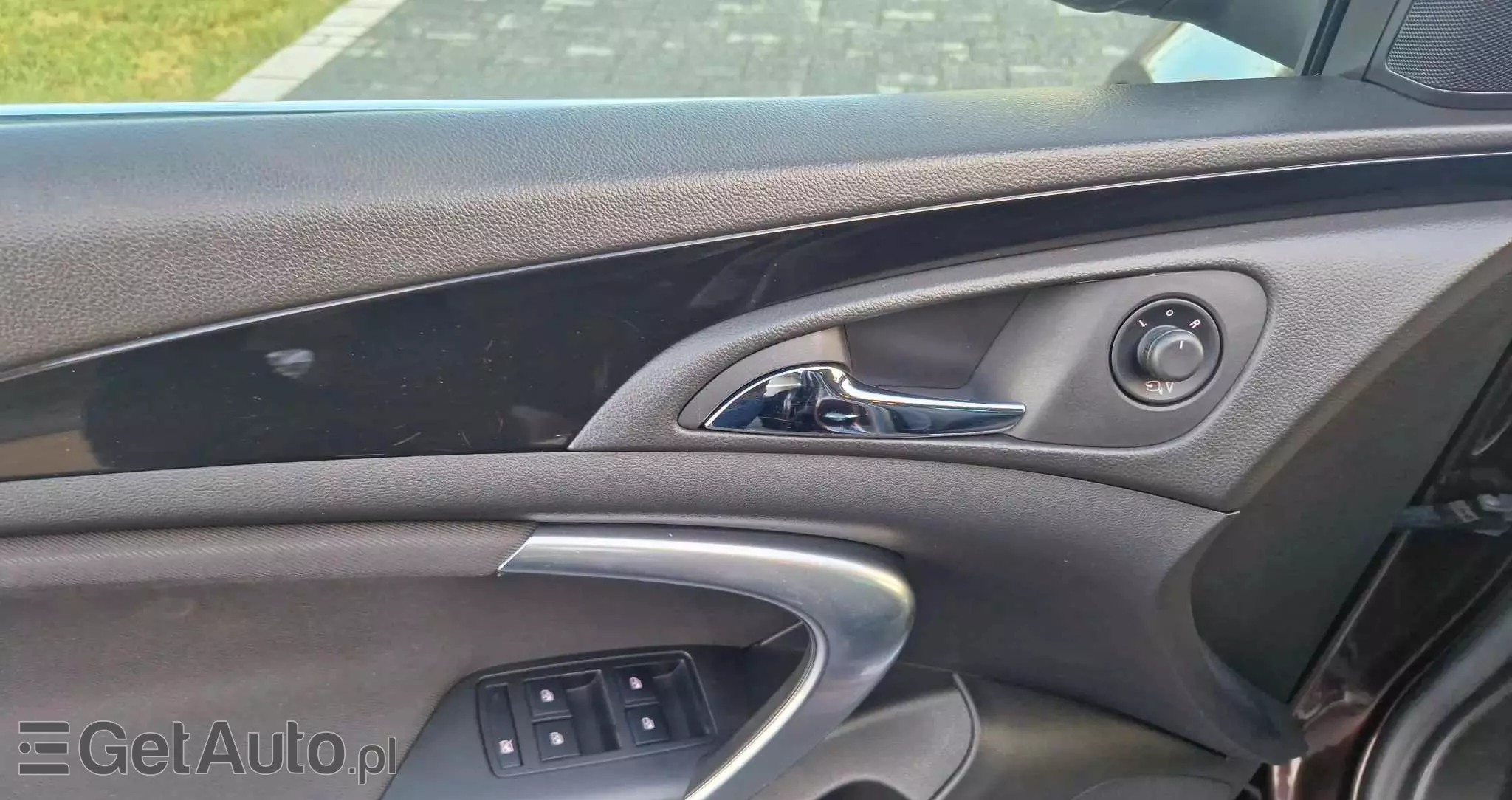 OPEL Insignia 2.0 CDTI Sports Tourer 4x4 Automatik Design Edition