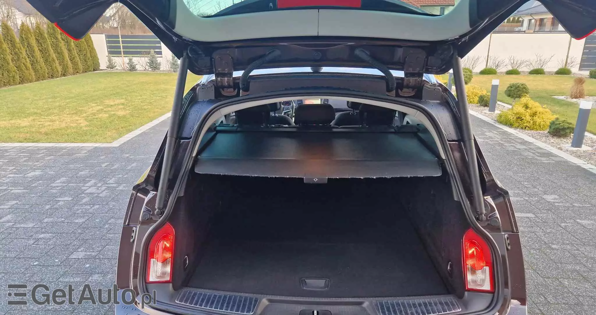 OPEL Insignia 2.0 CDTI Sports Tourer 4x4 Automatik Design Edition