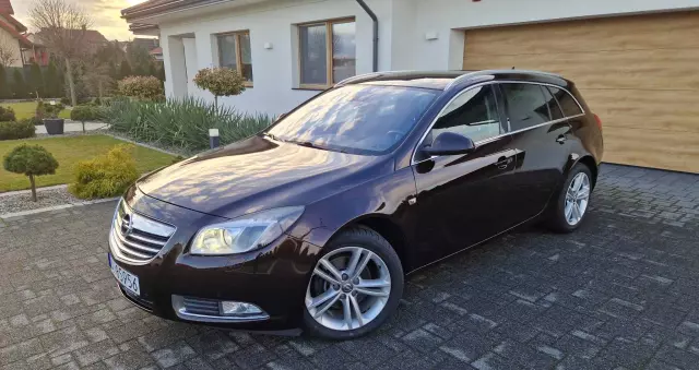 OPEL Insignia 2.0 CDTI Sports Tourer 4x4 Automatik Design Edition