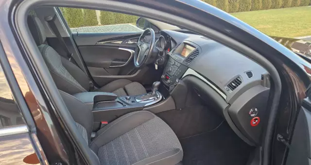 OPEL Insignia 2.0 CDTI Sports Tourer 4x4 Automatik Design Edition