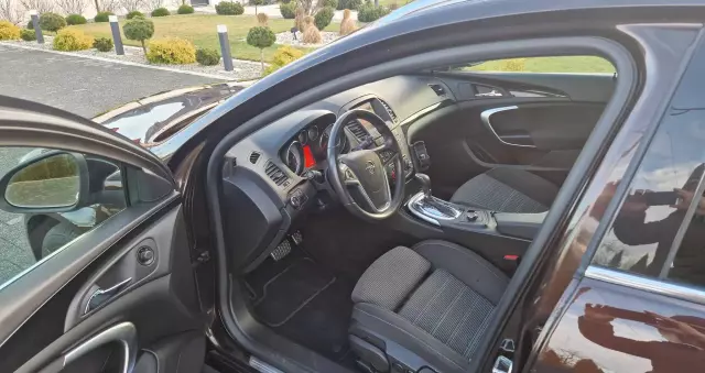 OPEL Insignia 2.0 CDTI Sports Tourer 4x4 Automatik Design Edition