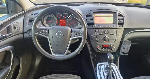 OPEL Insignia 2.0 CDTI Sports Tourer 4x4 Automatik Design Edition