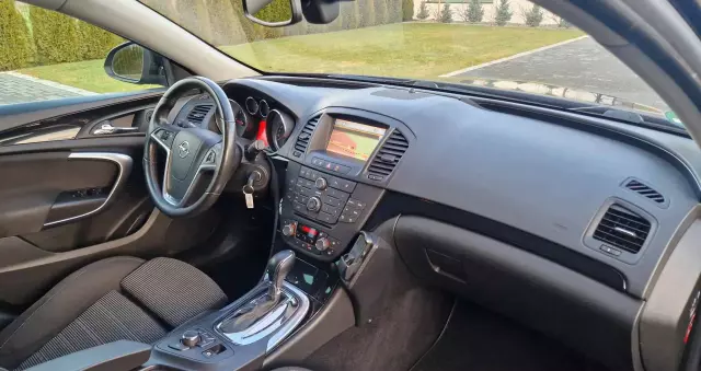 OPEL Insignia 2.0 CDTI Sports Tourer 4x4 Automatik Design Edition