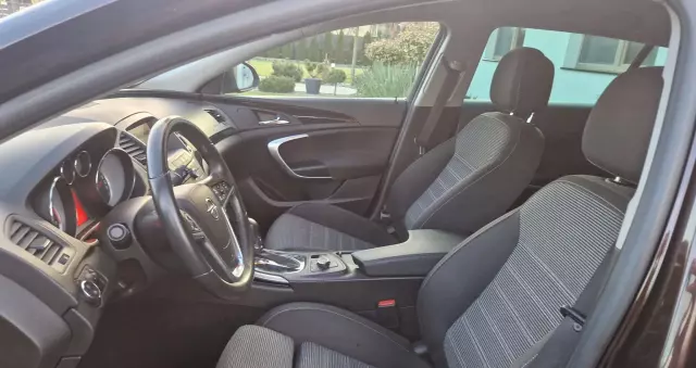 OPEL Insignia 2.0 CDTI Sports Tourer 4x4 Automatik Design Edition