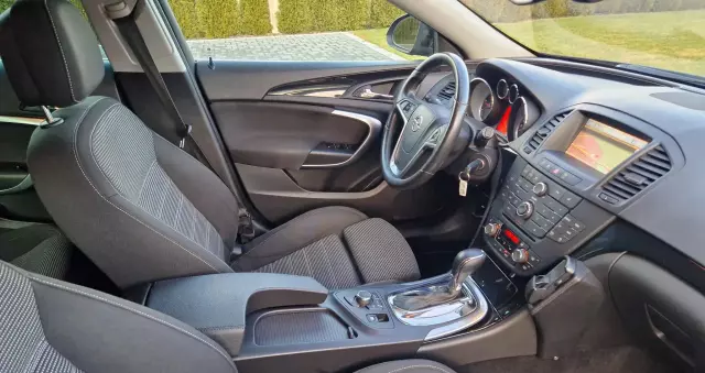 OPEL Insignia 2.0 CDTI Sports Tourer 4x4 Automatik Design Edition