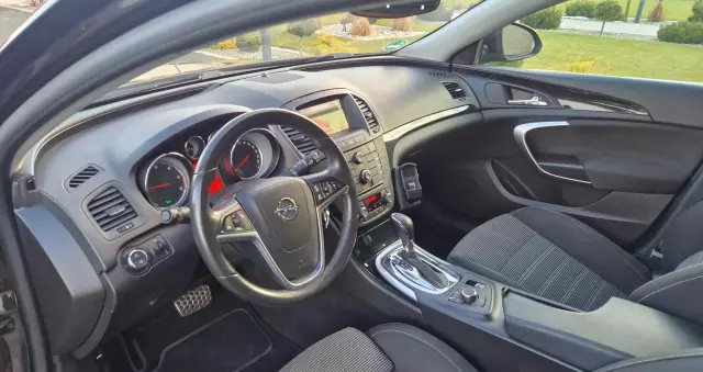 OPEL Insignia 2.0 CDTI Sports Tourer 4x4 Automatik Design Edition