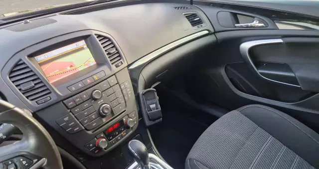 OPEL Insignia 2.0 CDTI Sports Tourer 4x4 Automatik Design Edition