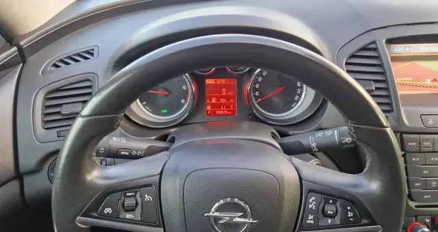 OPEL Insignia 2.0 CDTI Sports Tourer 4x4 Automatik Design Edition