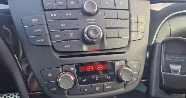 OPEL Insignia 2.0 CDTI Sports Tourer 4x4 Automatik Design Edition