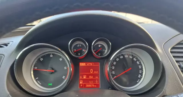 OPEL Insignia 2.0 CDTI Sports Tourer 4x4 Automatik Design Edition