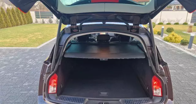 OPEL Insignia 2.0 CDTI Sports Tourer 4x4 Automatik Design Edition