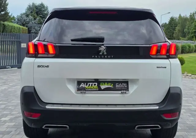 PEUGEOT 5008 