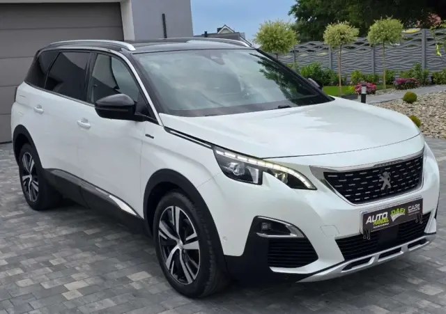 PEUGEOT 5008 