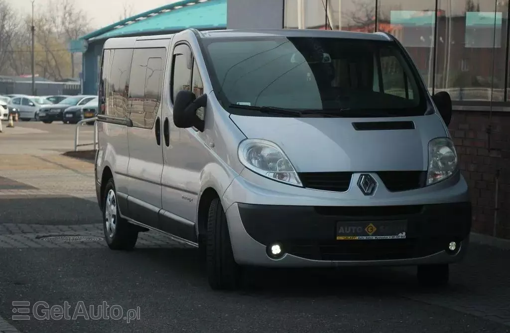 RENAULT Trafic 
