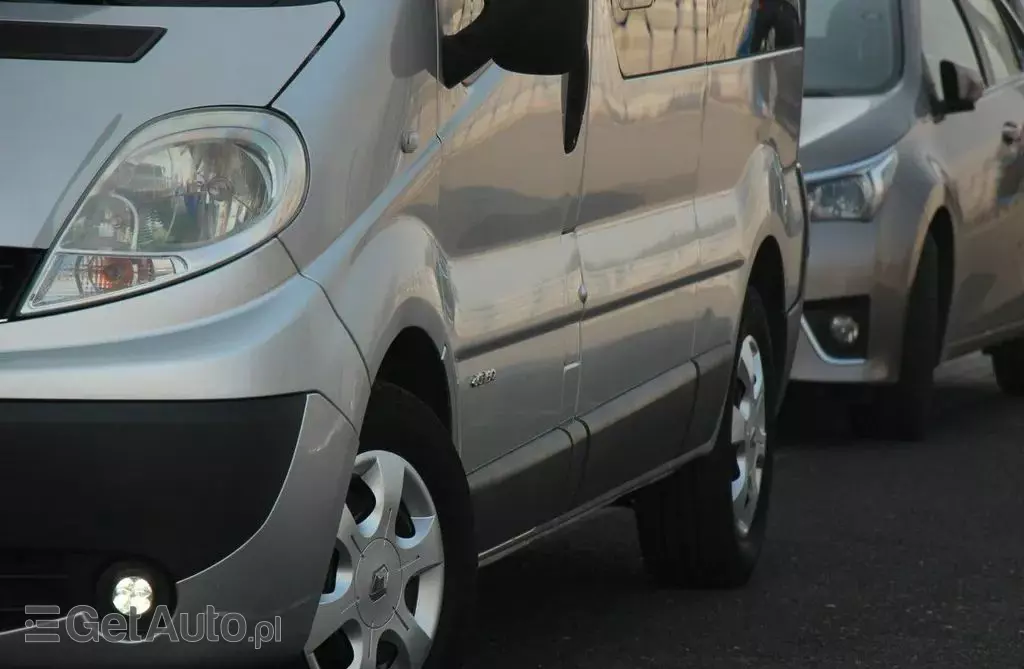 RENAULT Trafic 