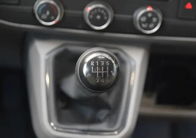 VOLKSWAGEN Transporter T6.1 Lang