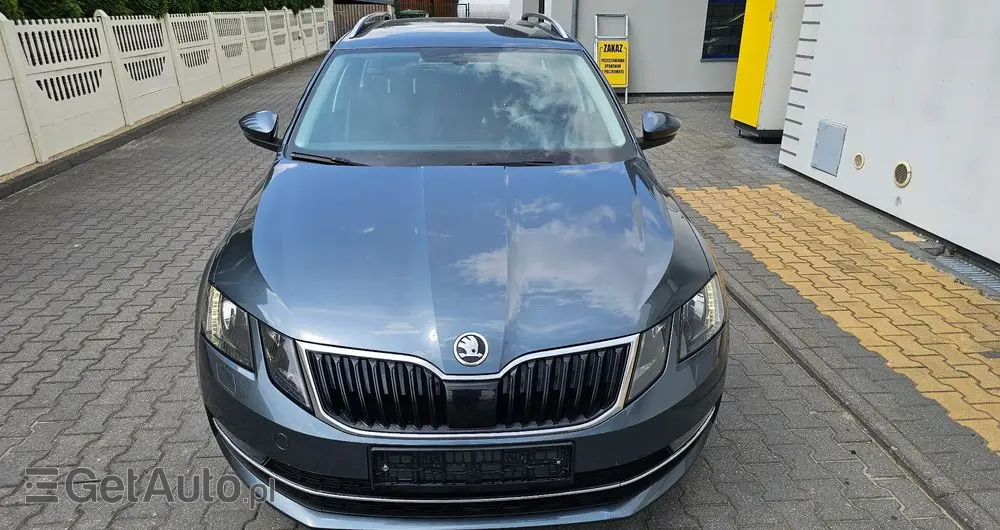 SKODA Octavia 1.6 TDI Ambition DSG