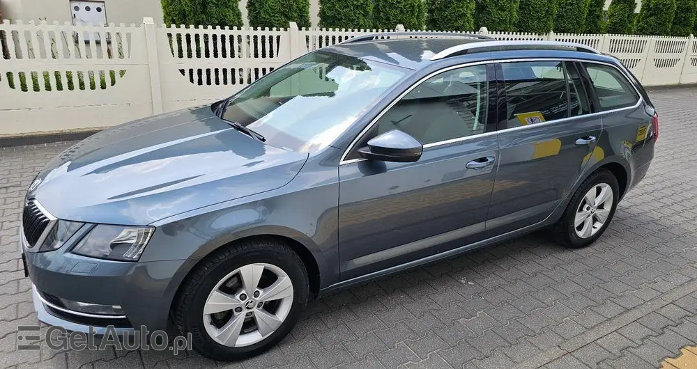 SKODA Octavia 1.6 TDI Ambition DSG