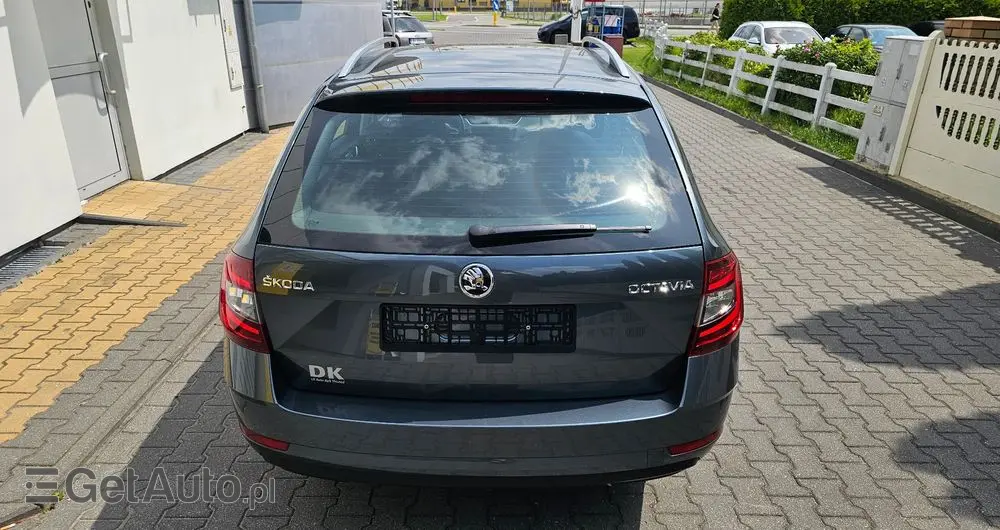 SKODA Octavia 1.6 TDI Ambition DSG