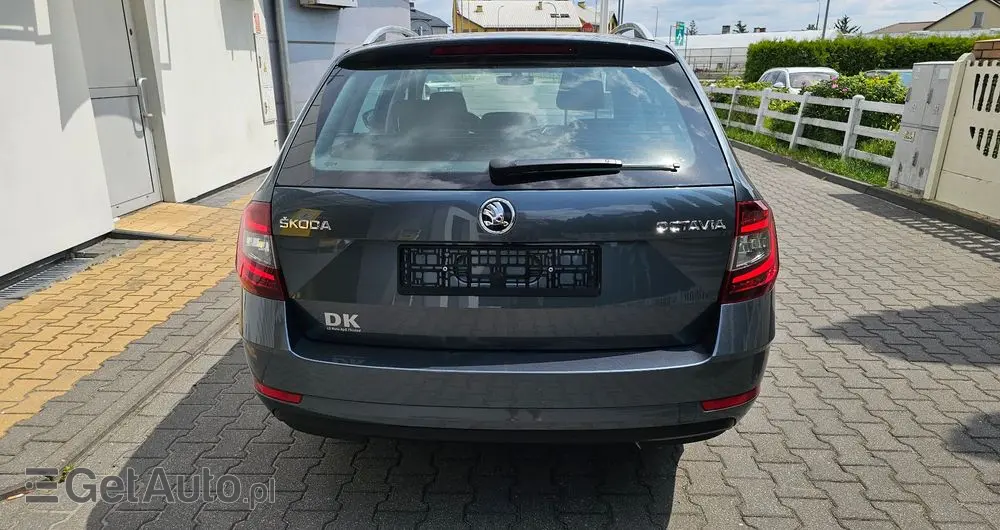 SKODA Octavia 1.6 TDI Ambition DSG