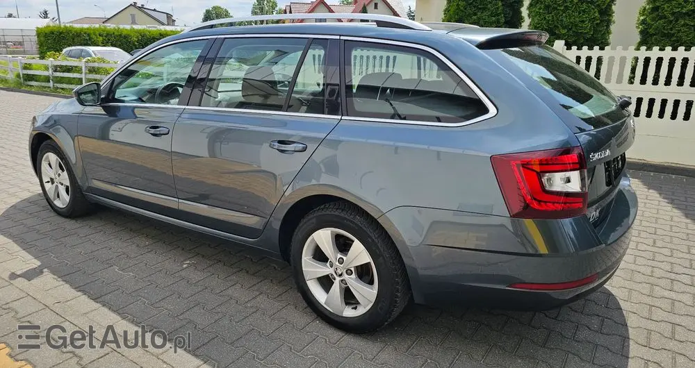 SKODA Octavia 1.6 TDI Ambition DSG