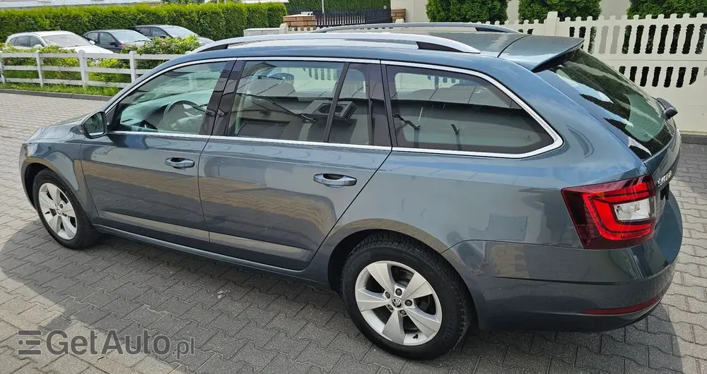 SKODA Octavia 1.6 TDI Ambition DSG