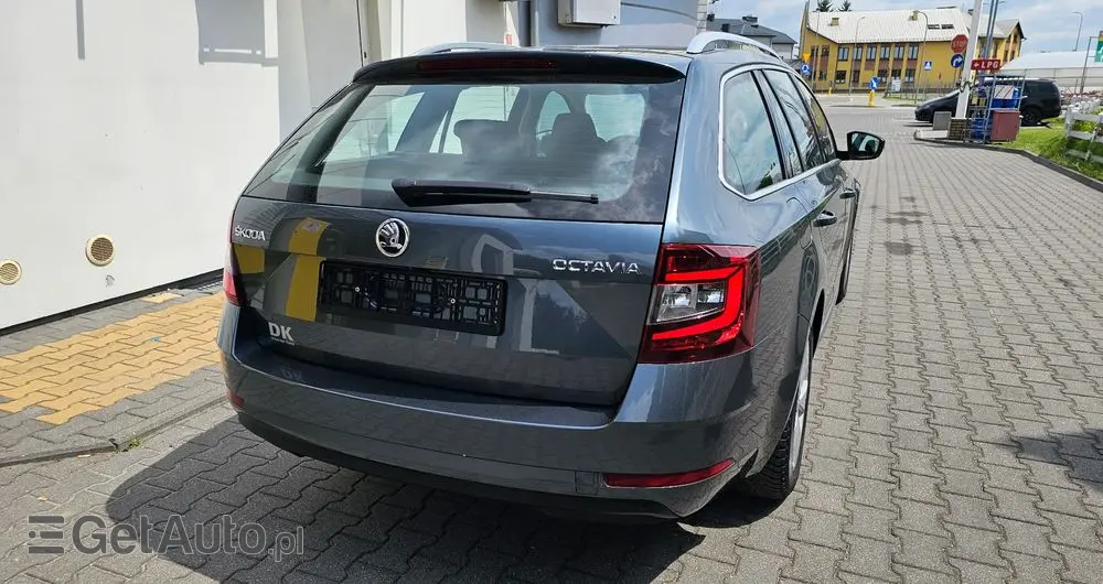 SKODA Octavia 1.6 TDI Ambition DSG