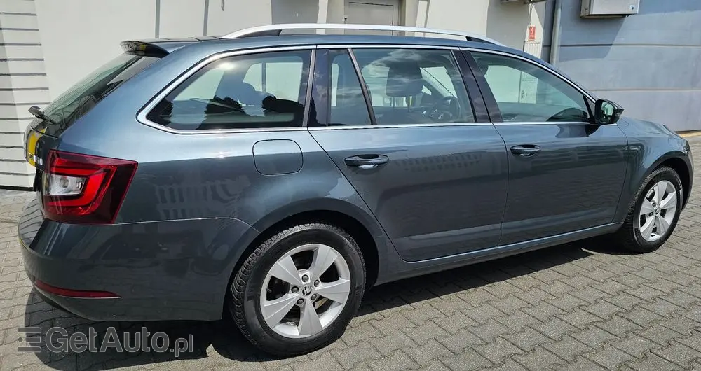 SKODA Octavia 1.6 TDI Ambition DSG