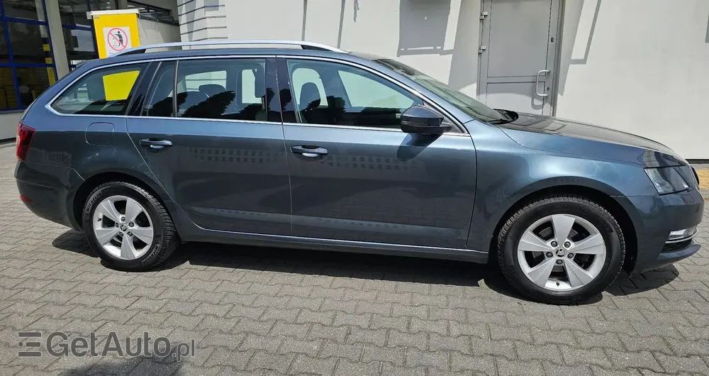 SKODA Octavia 1.6 TDI Ambition DSG