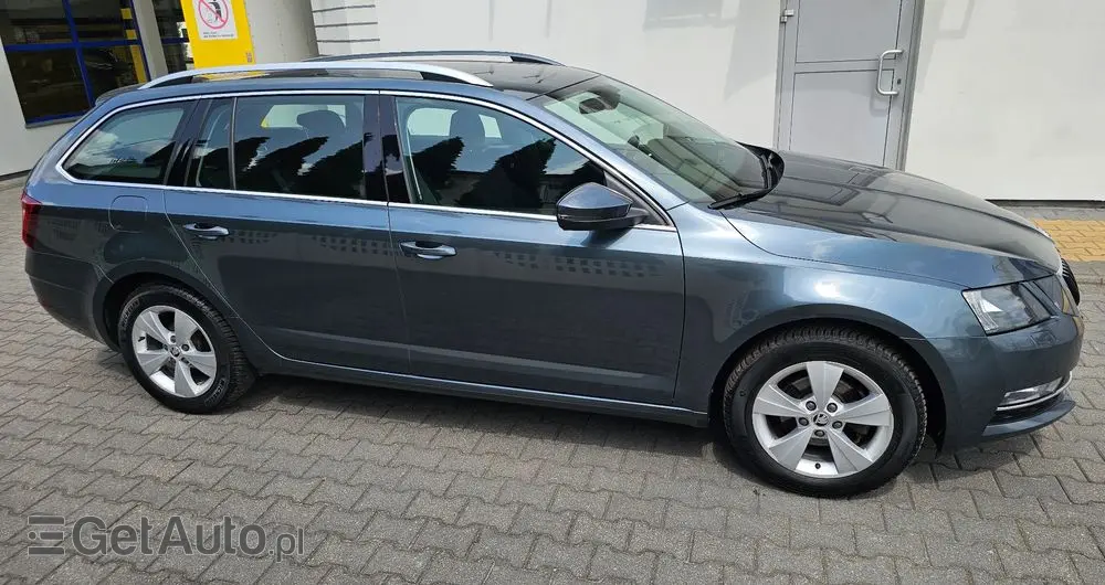 SKODA Octavia 1.6 TDI Ambition DSG
