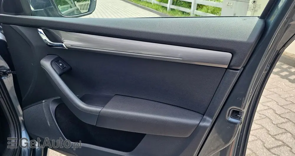 SKODA Octavia 1.6 TDI Ambition DSG