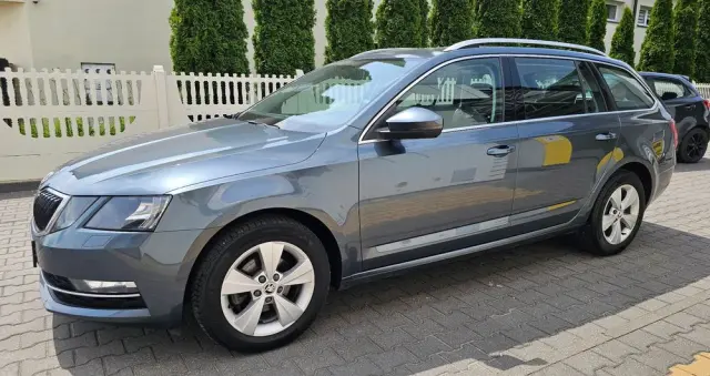 SKODA Octavia 1.6 TDI Ambition DSG